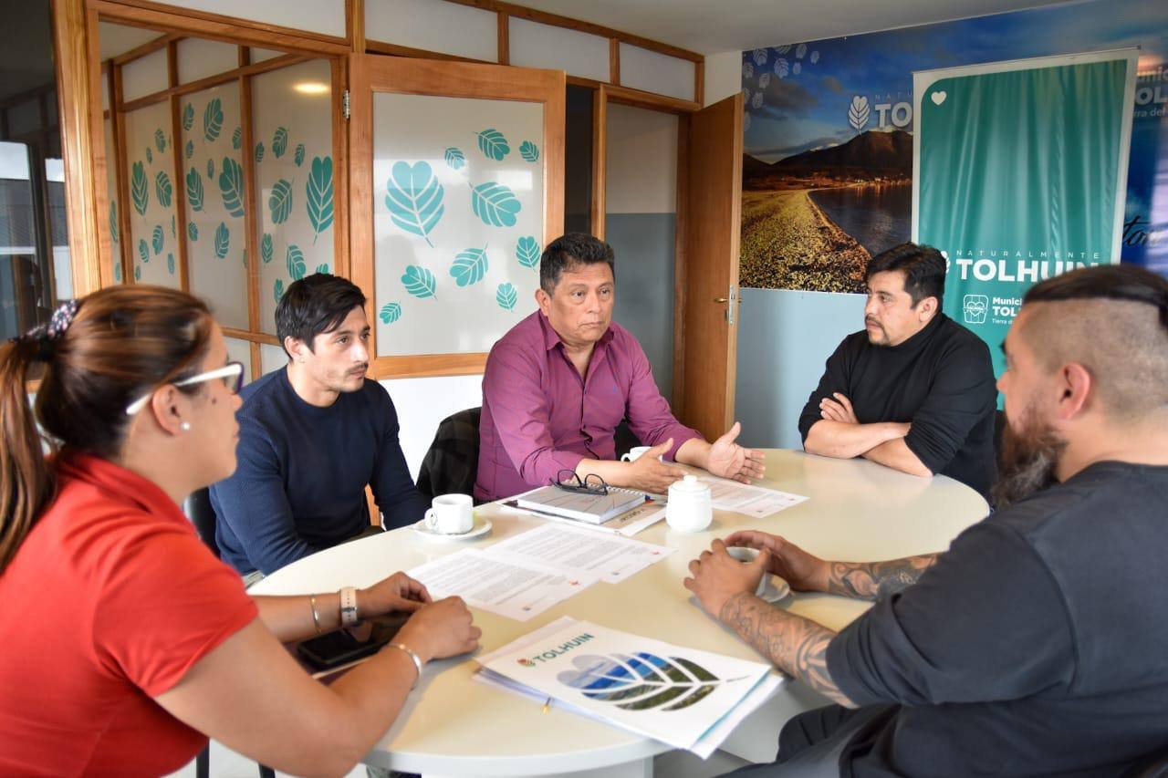 El Municipio de Tolhuin y el Colegio de Ingenieros firman un convenio para fortalecer la infraestructura