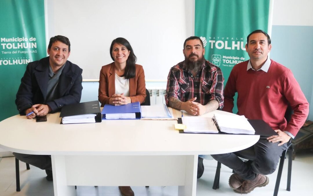 Tolhuin avanza con la pavimentación del histórico Barrio Karekén