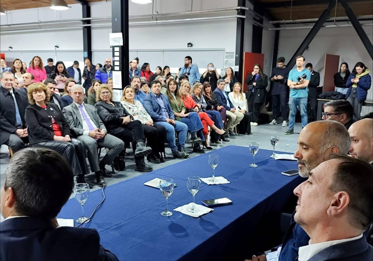 El Municipio de Tolhuin acompañó la asunción de autoridades de la UNTDF para el período 2025-2029