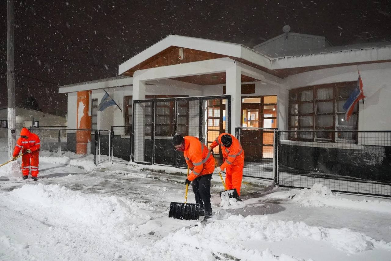 Operativo Invierno El Municipio de Tolhuin refuerza las tareas de limpieza en las calles