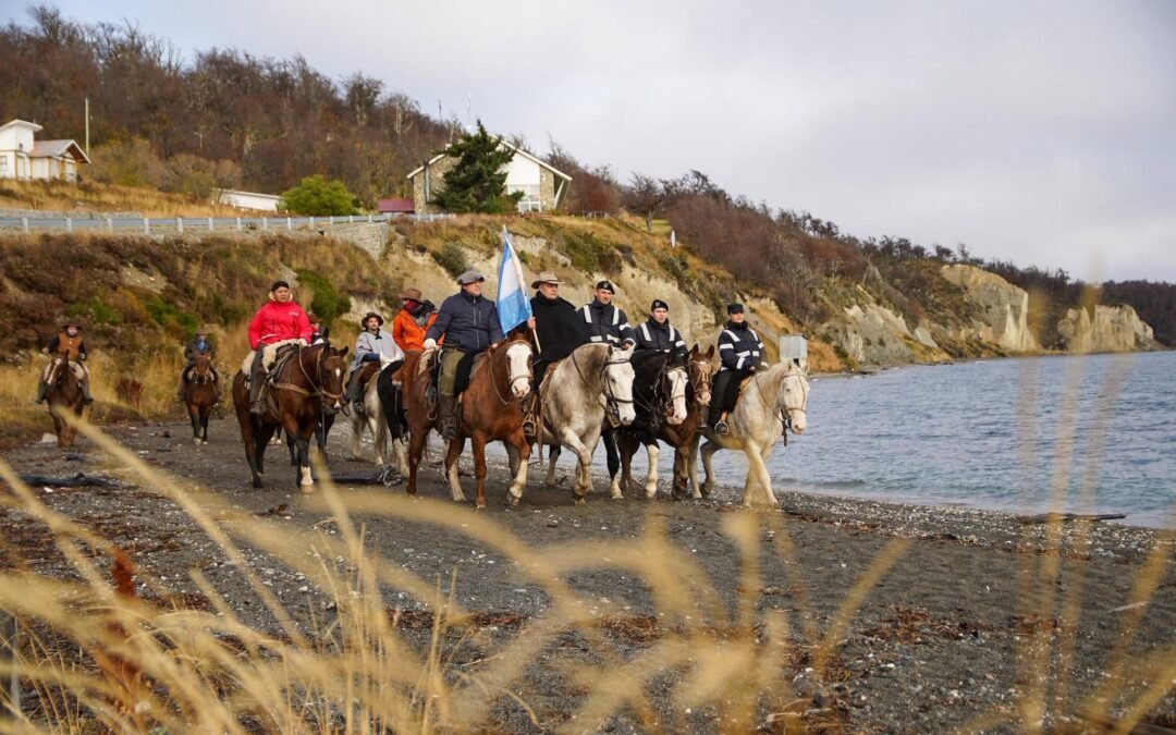 Recibimos con orgullo en Tolhuin la Cabalgata de Integración Provincial 2026