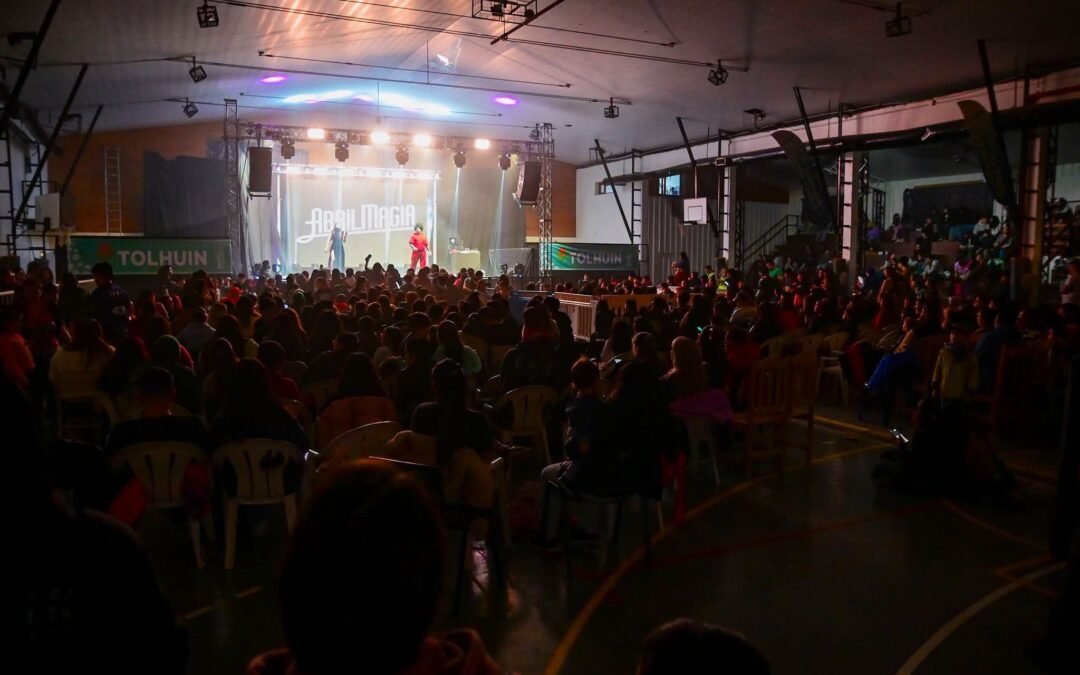 Tolhuin celebró el Día de las Infancias con un Polideportivo Ezequiel Rivero colmado de familias